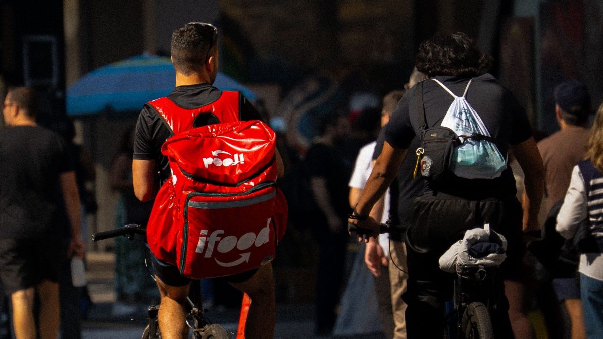 Parceria entre Caixa e iFood vai financiar até R$ 30 mil em motos e bicicletas elétricas para entregadores; veja como pedir - QTU Questões do Universo