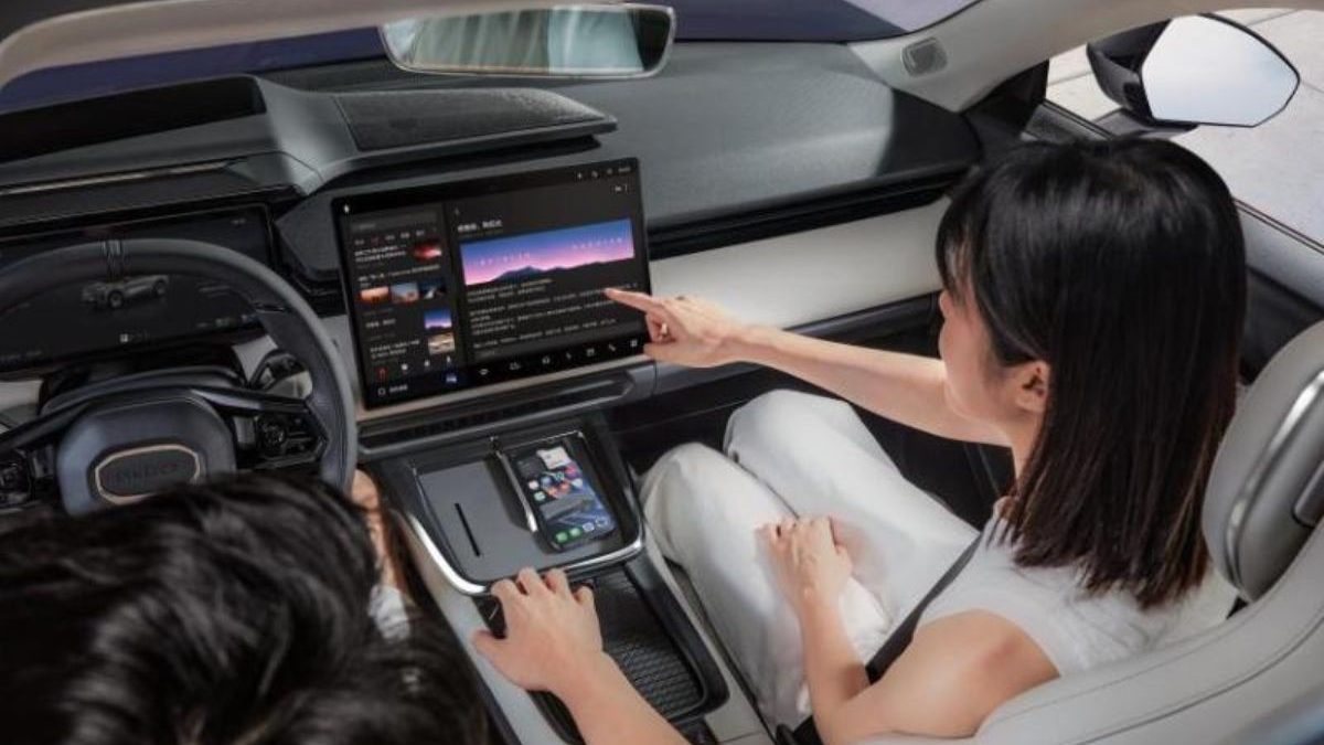 Contran muda regra de telas nos carros e permite vídeos para passageiros; veja por que motorista continua proibido de assistir ao conteúdo - QTU Questões do Universo