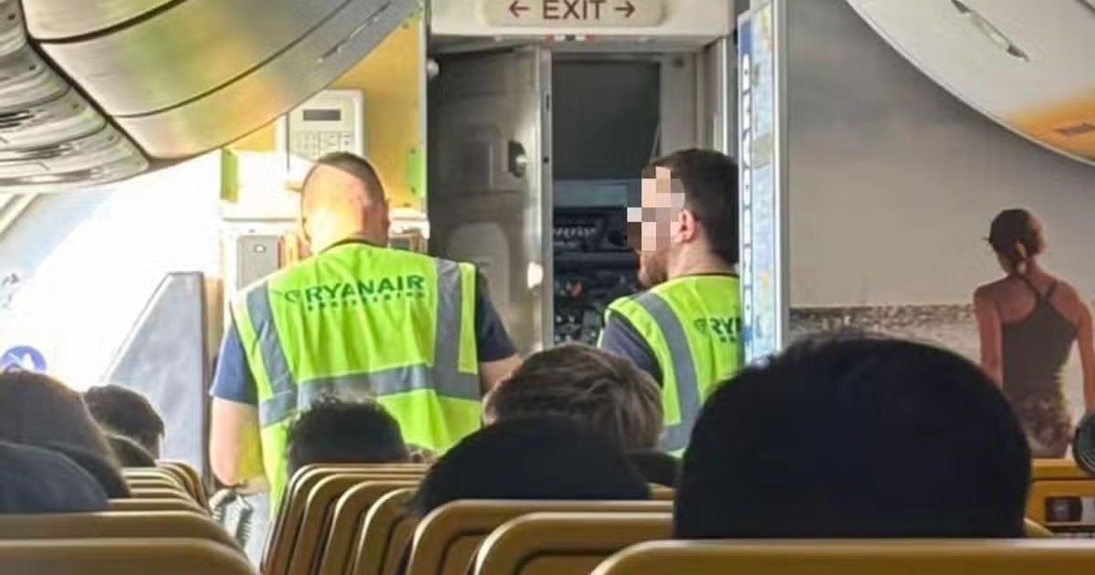 Calor extremo faz passageiros tirarem a roupa e passarem mal em avião sem