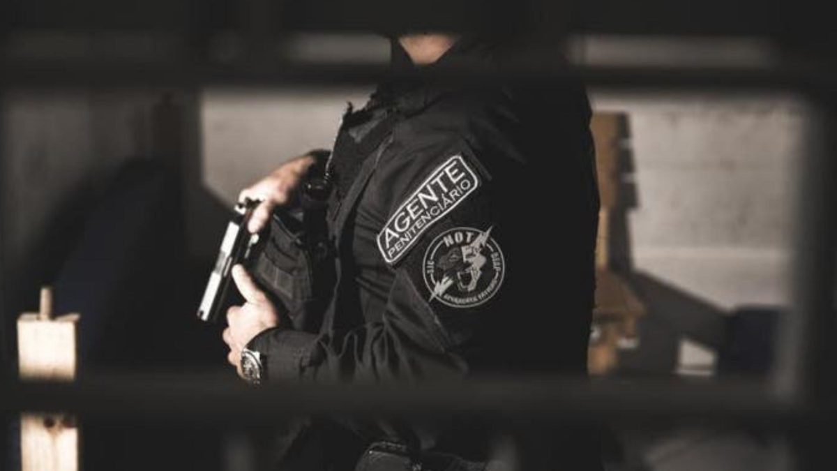 Porte de arma e teste psicológico de agentes penais catarinenses têm regras mais rígidas