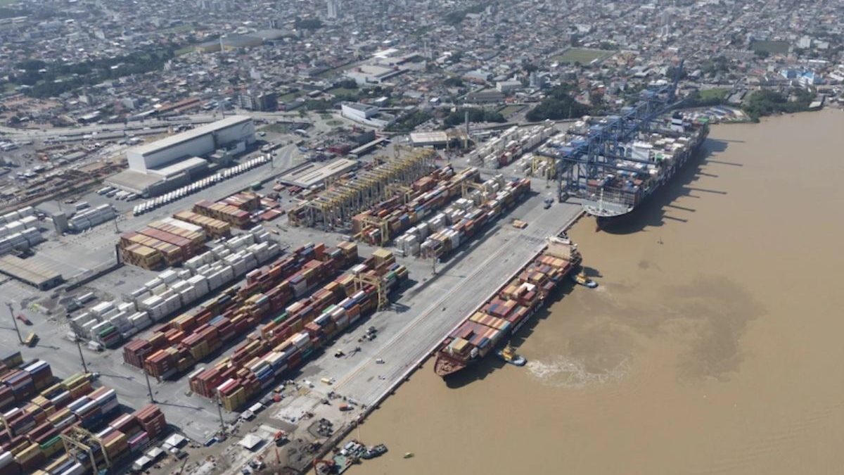 Obra de R$ 2 bilhões muda operação e transforma porto estratégico de SC ao permitir atracar dois navios de 400 metros - QTU Questões do Universo