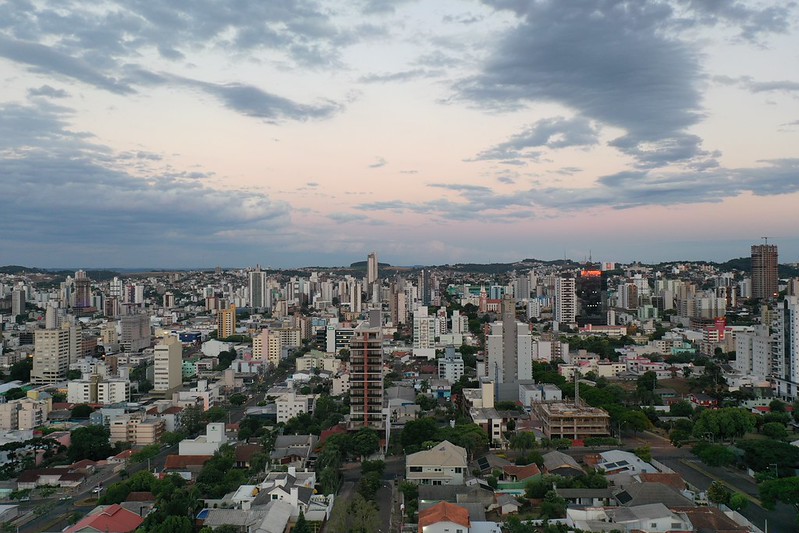 Expansão urbana mantém mercado imobiliário aquecido em Chapecó; veja as tendências do setor - QTU Questões do Universo