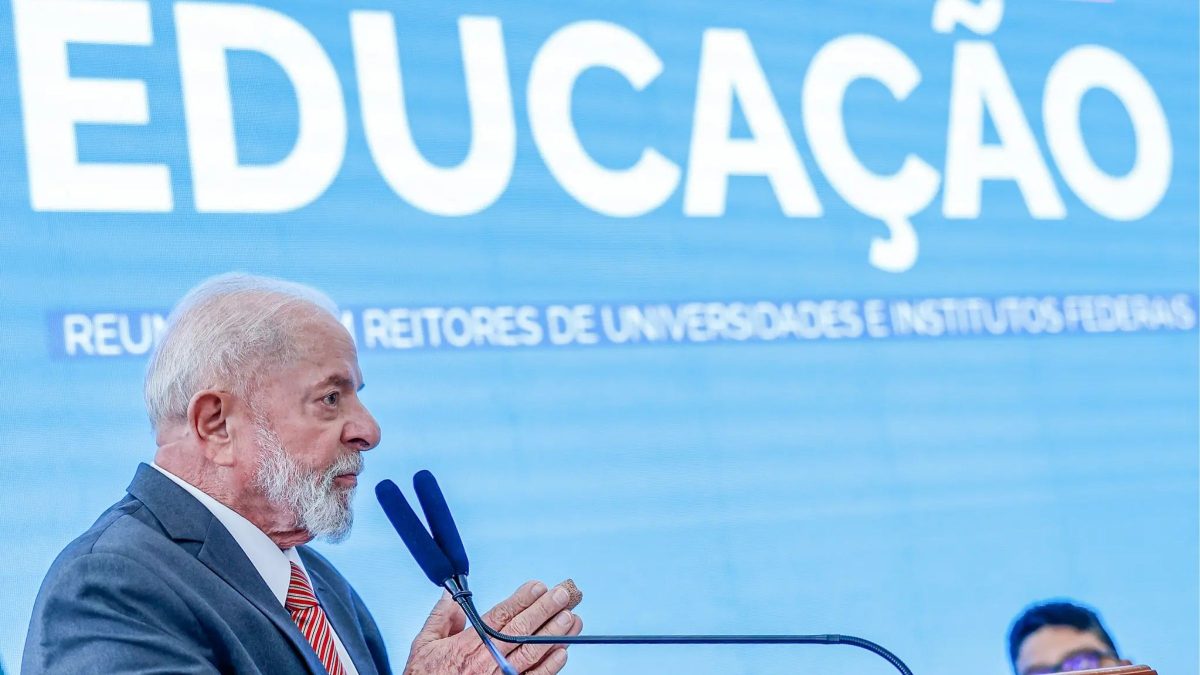 Sem vetos, Lula sanciona lei que pode retirar até R$ 16,6 bilhões da saúde e educação em 2027 - QTU Questões do Universo