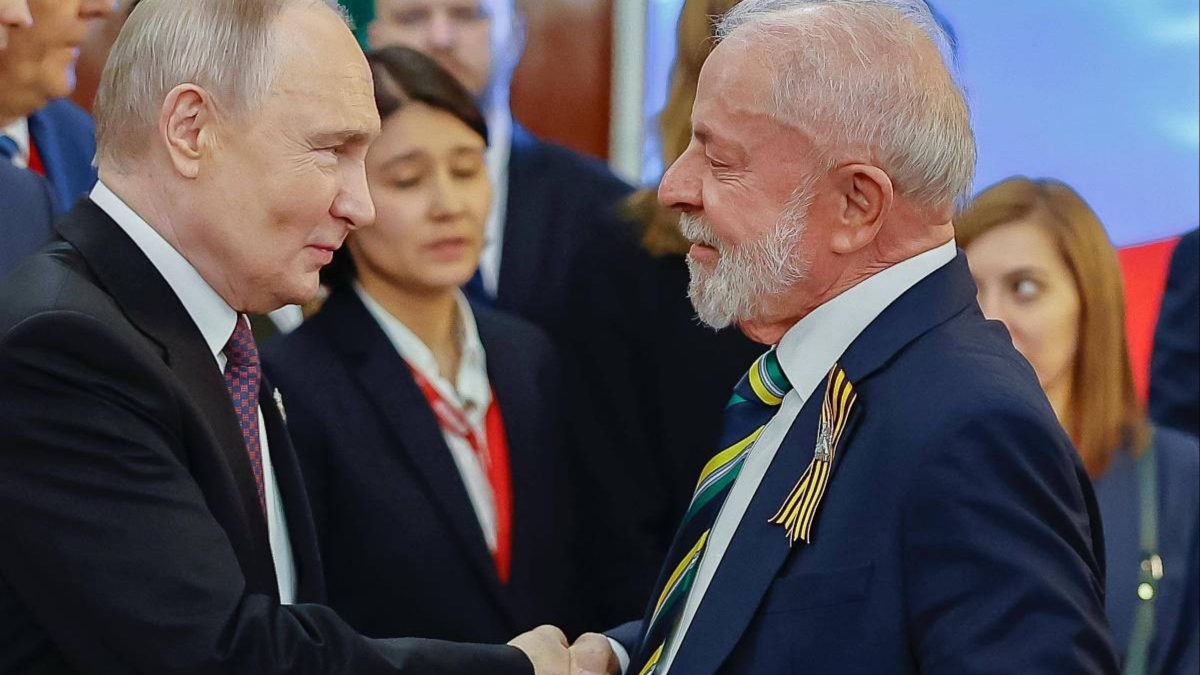 A pedido de Zelensky, Lula telefona para Putin e debate cessar-fogo na guerra na Ucrânia - QTU Questões do Universo