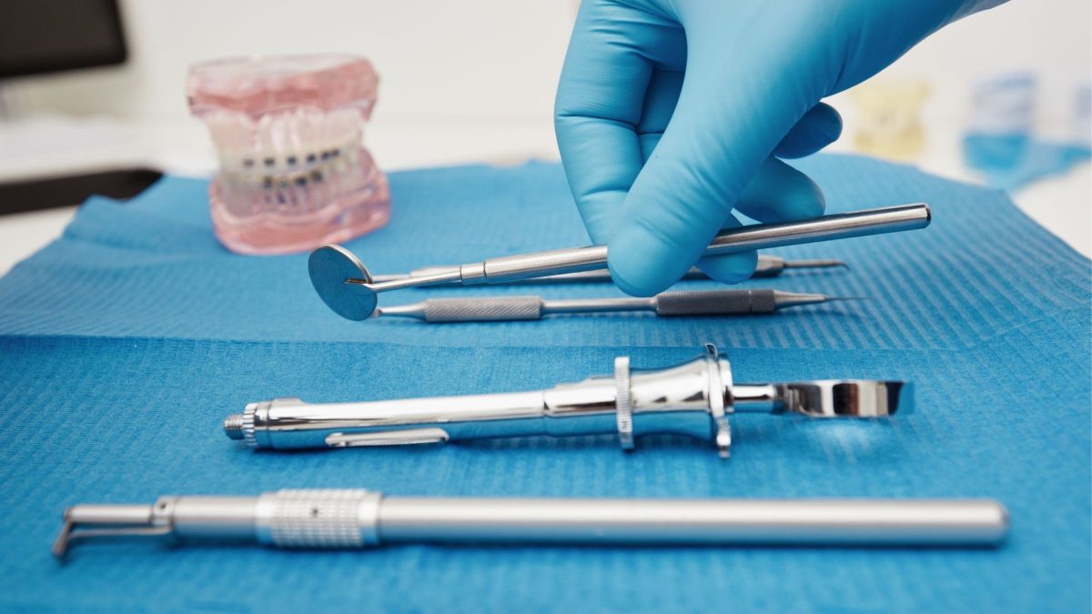 Anvisa barra venda e uso de lote de produtos odontológicos por irregularidades sanitárias; confira quais foram atingidos - QTU Questões do Universo