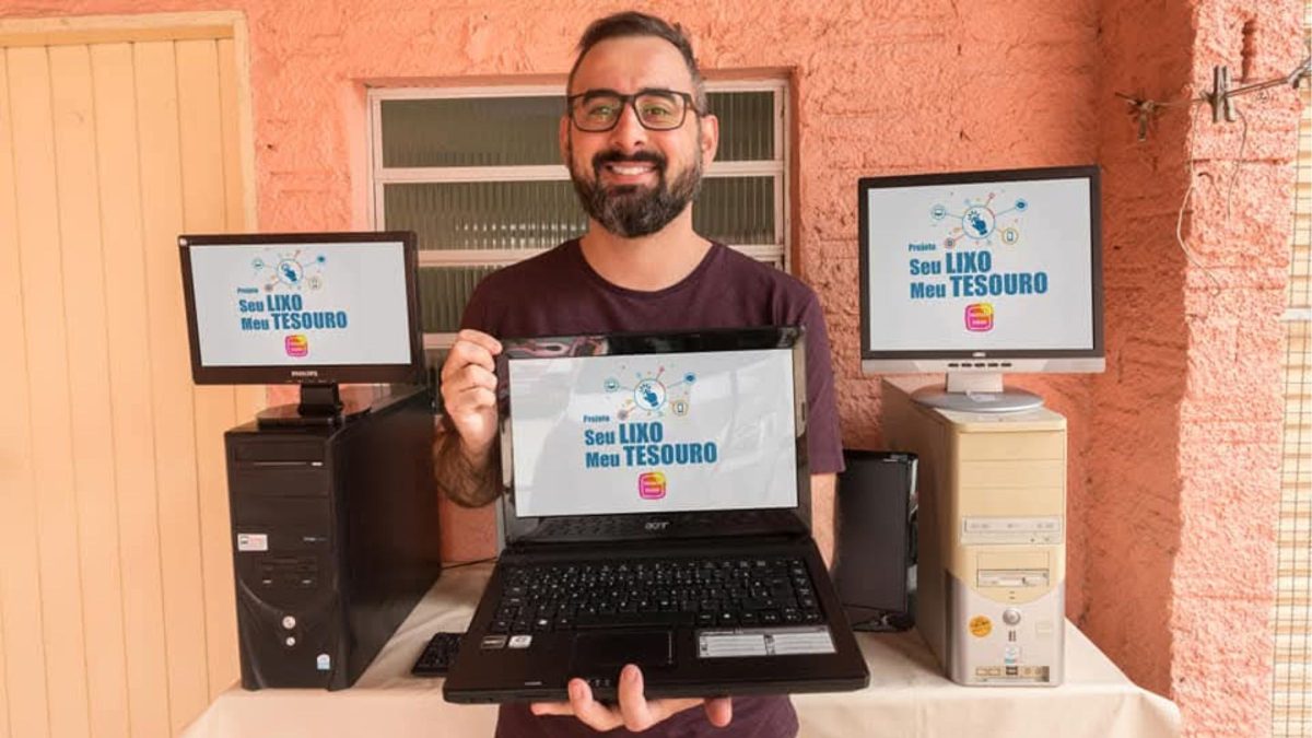 ‘Forma de gratidão’: Catarinense transforma sucatas em computadores funcionais para pessoas carentes - QTU Questões do Universo