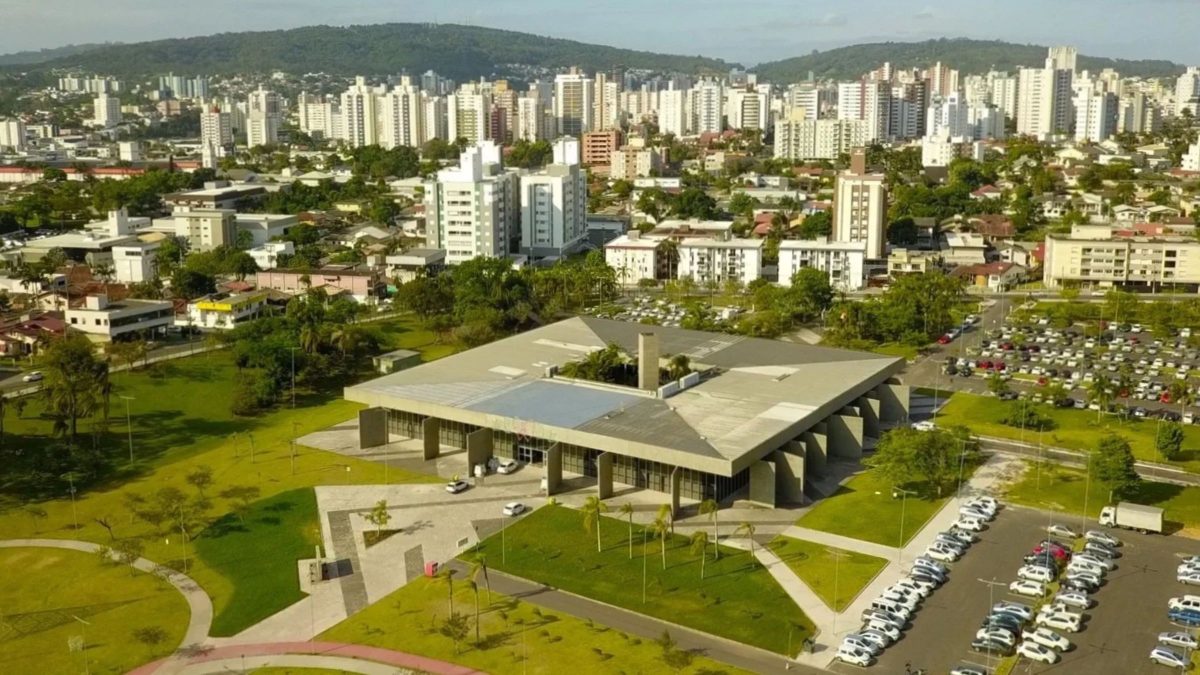 ‘Decisão muito importante’: Alerta de Super El Niño faz cidade de SC cancelar grandes shows dos 101 anos - QTU Questões do Universo