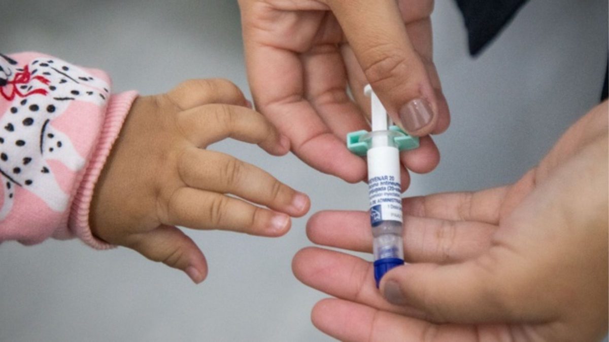 Vacina que custa até R$ 600 na rede privada chega ao SUS em SC e já protege 57 mil crianças contra meningite e pneumonia