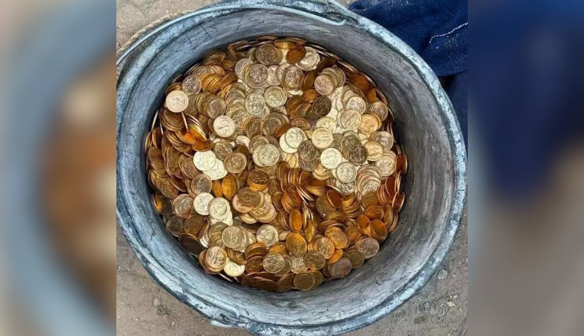 moedas achadas junto com as barras de ouro
