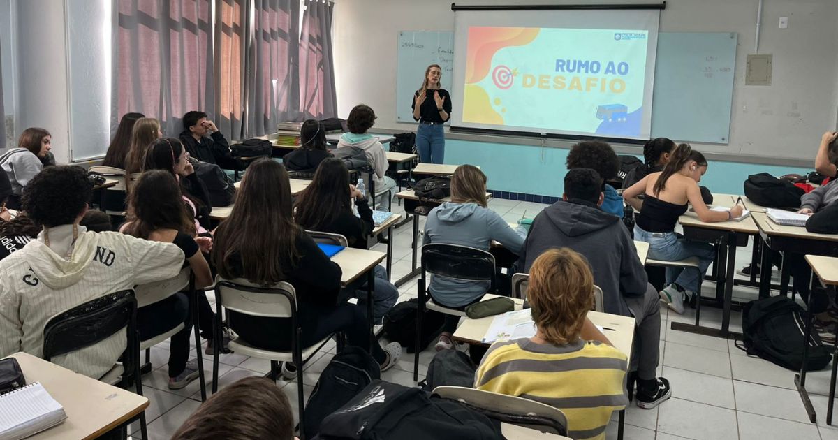 Florianópolis sobe no ranking e registra maior avanço no IDEB 2025 entre as capitais - QTU Questões do Universo