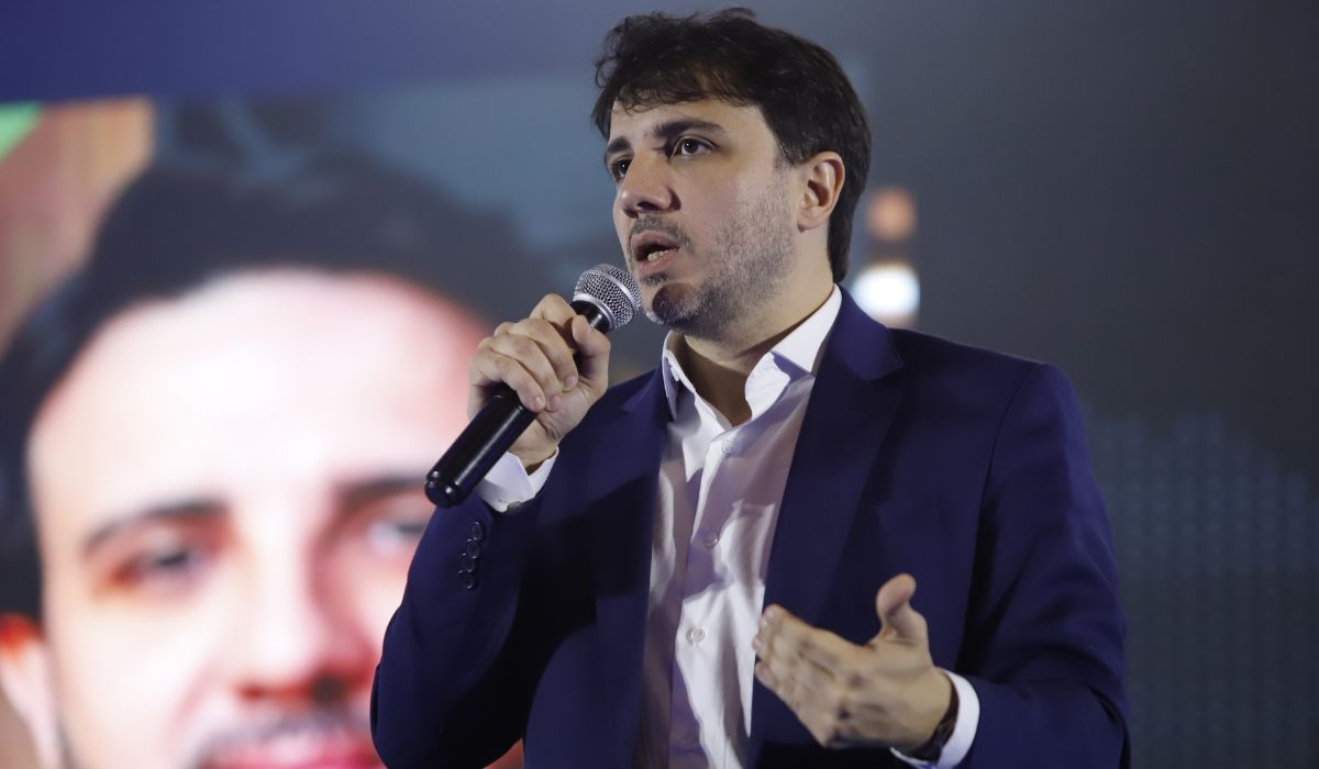 Renan Santos afirmou que pretende reunir diferentes forças políticas em uma “liga da justiça” para enfrentar desafios do BrasilFoto: Romulo Serpa/Eduardo Tadeu
