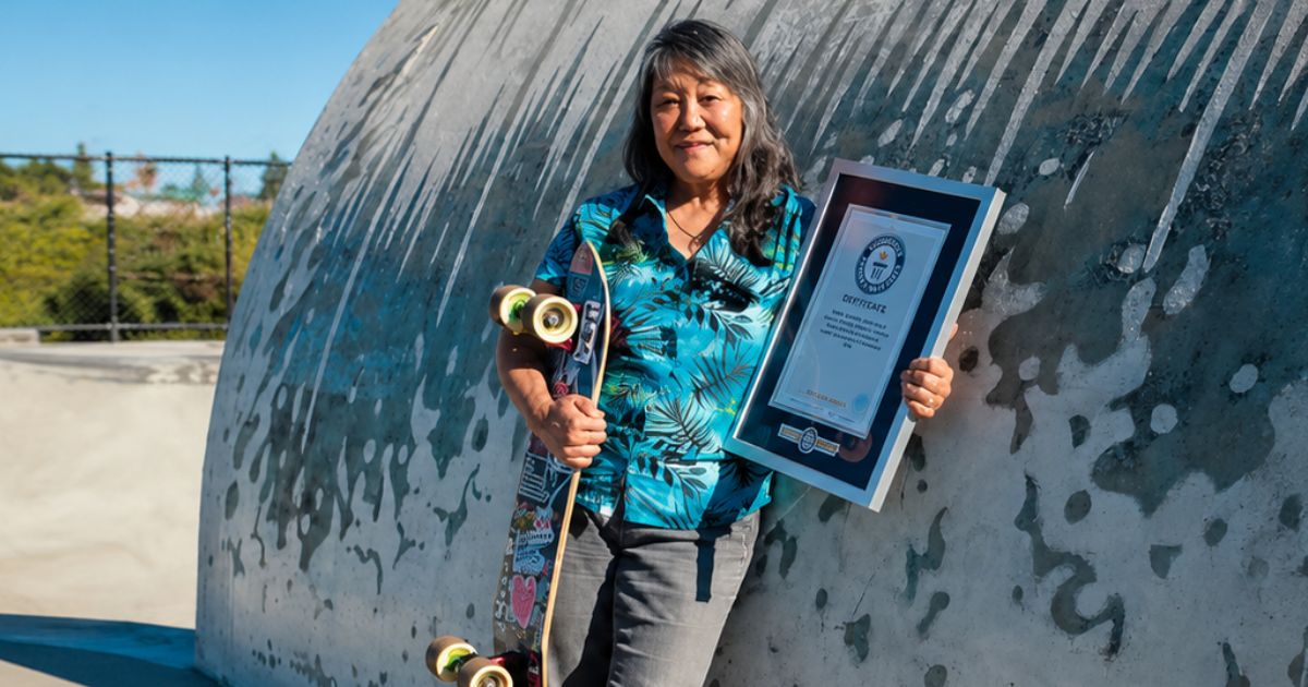 Ela começou aos 13 e hoje, com 66 anos, bateu o recorde de skatista mais longeva do mundo; mesmo acumulando títulos e atuando como treinadora, a americana avisa que continuará competindo nas pistas - QTU Questões do Universo