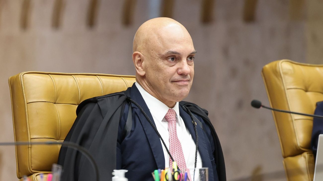stf-autismo-alexandre-de-moraes-1300x731 Flávio Bolsonaro chora no ombro de Valdemiro Santiago em culto do Dia dos Pais: ‘Abraça o seu pai, hoje pode ser a última vez’