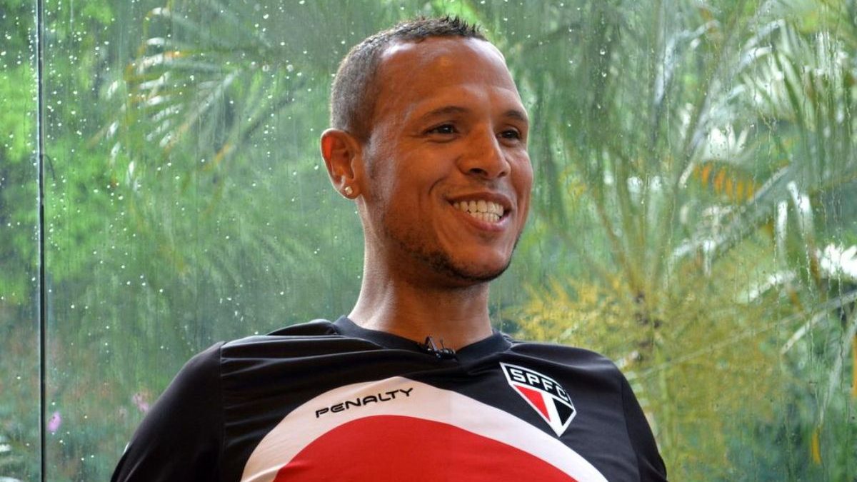 Ídolo do São Paulo, Luis Fabiano é registrado como assexual em cadastro de candidato na Justiça Eleitoral - QTU Questões do Universo