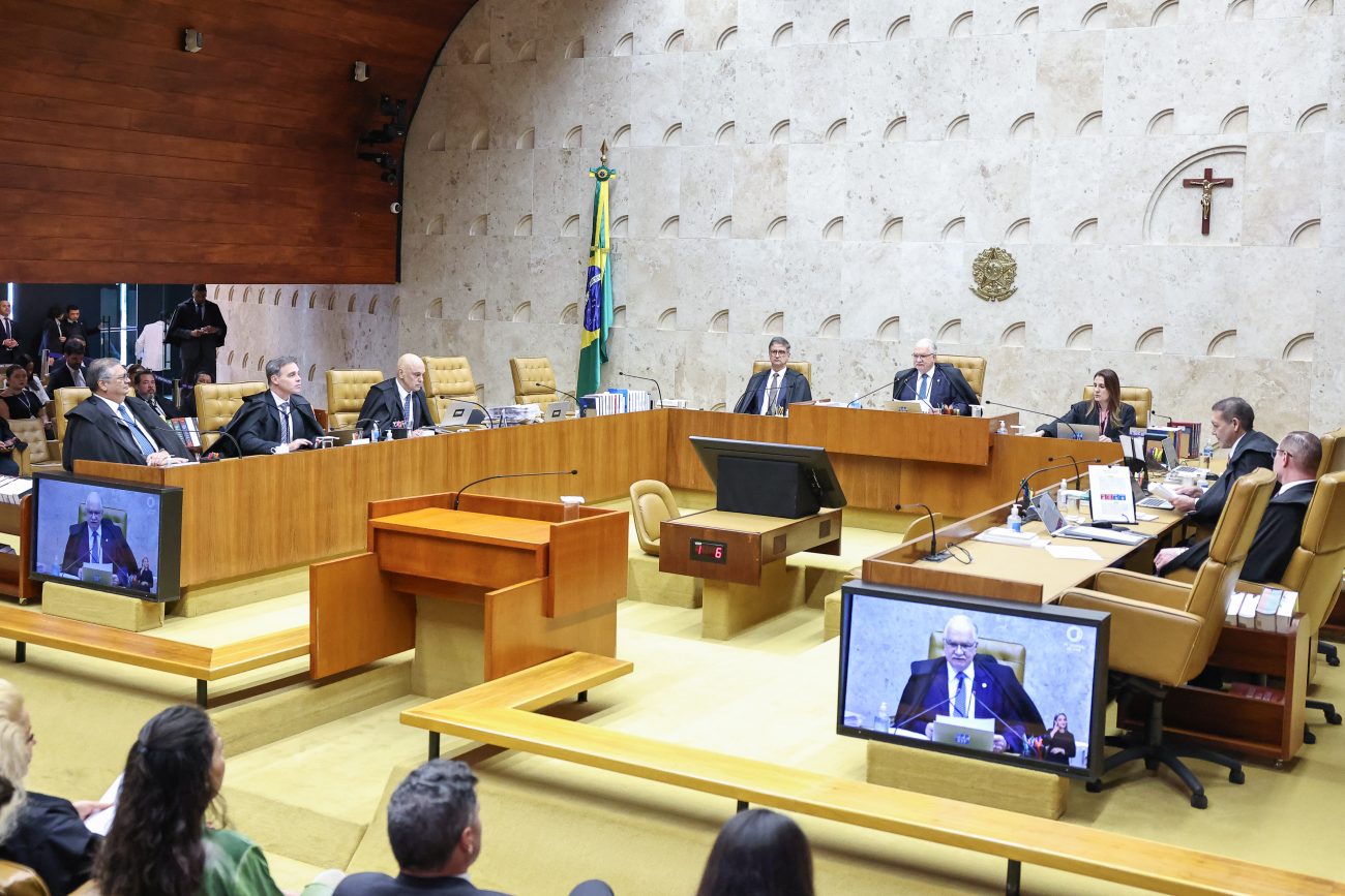 Homem é contido na marquise do STF após proferir frases desconexas e tentar entrar na sedeFoto: Antonio Augusto/ND Mais