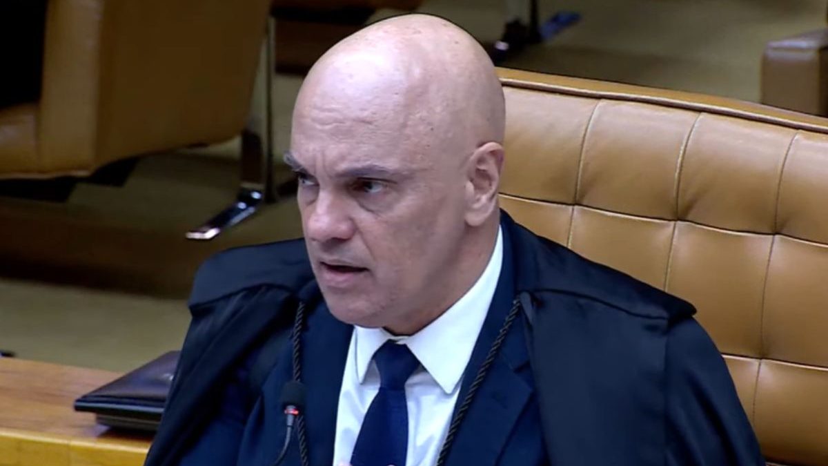Moraes segue Gilmar Mendes e vota para unir julgamentos no STF