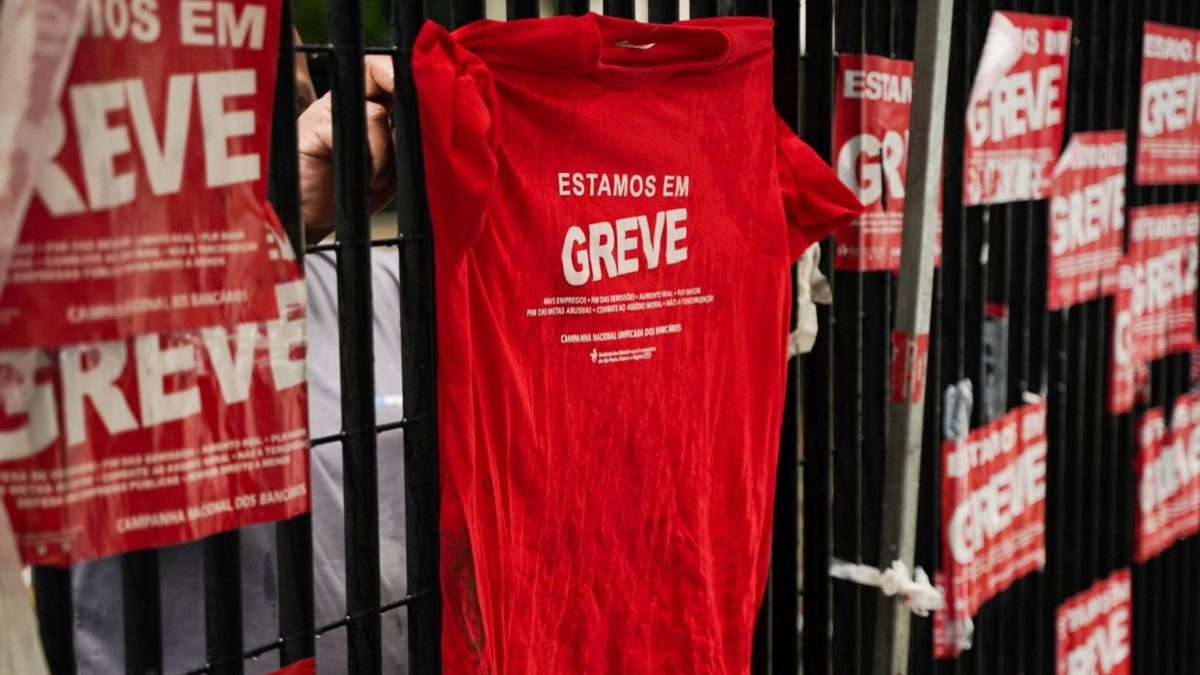 Greve da Caixa: sindicato faz alerta aos funcionários e esclarece dúvidas sobre o retorno de 60% ao trabalho; nova audiência acontece nesta terça (29)