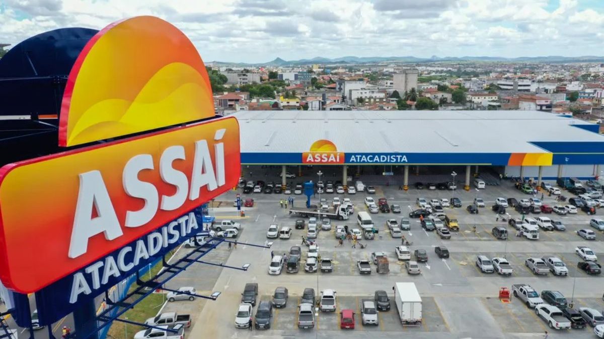 Assaí recebe aval do Cade para comprar 18 postos de gasolina por até R$ 80 milhões; expansão pode passar de 100 unidades