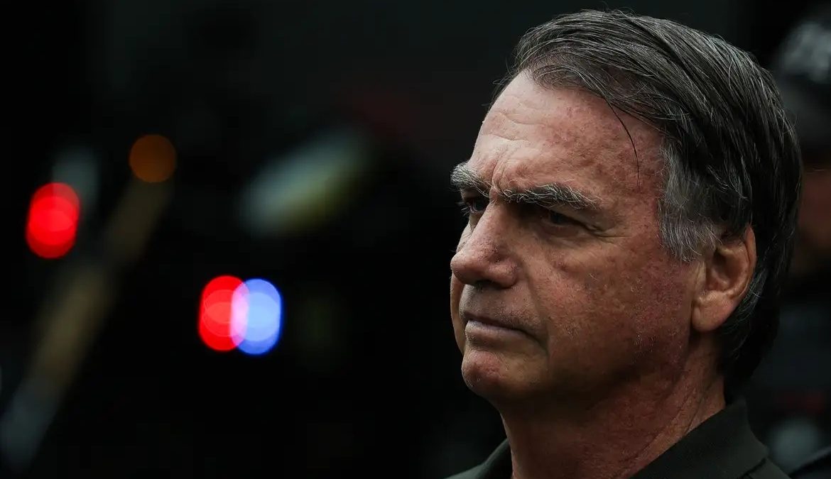 Novo boletim médico revela que Jair Bolsonaro teve taquicardia e falta de ar na última semana; ex-presidente segue em prisão domiciliar
