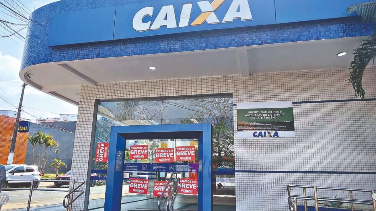 Caixa decide entrar em greve, mas bancários do Itaú, Santander e Bradesco aprovam nova convenção coletiva - Foto