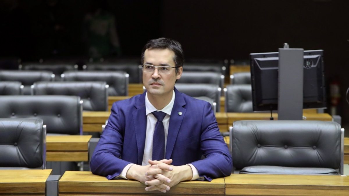 TSE barra campanha de Deltan Dallagnol ao Senado em decisão liminar; entenda o caso