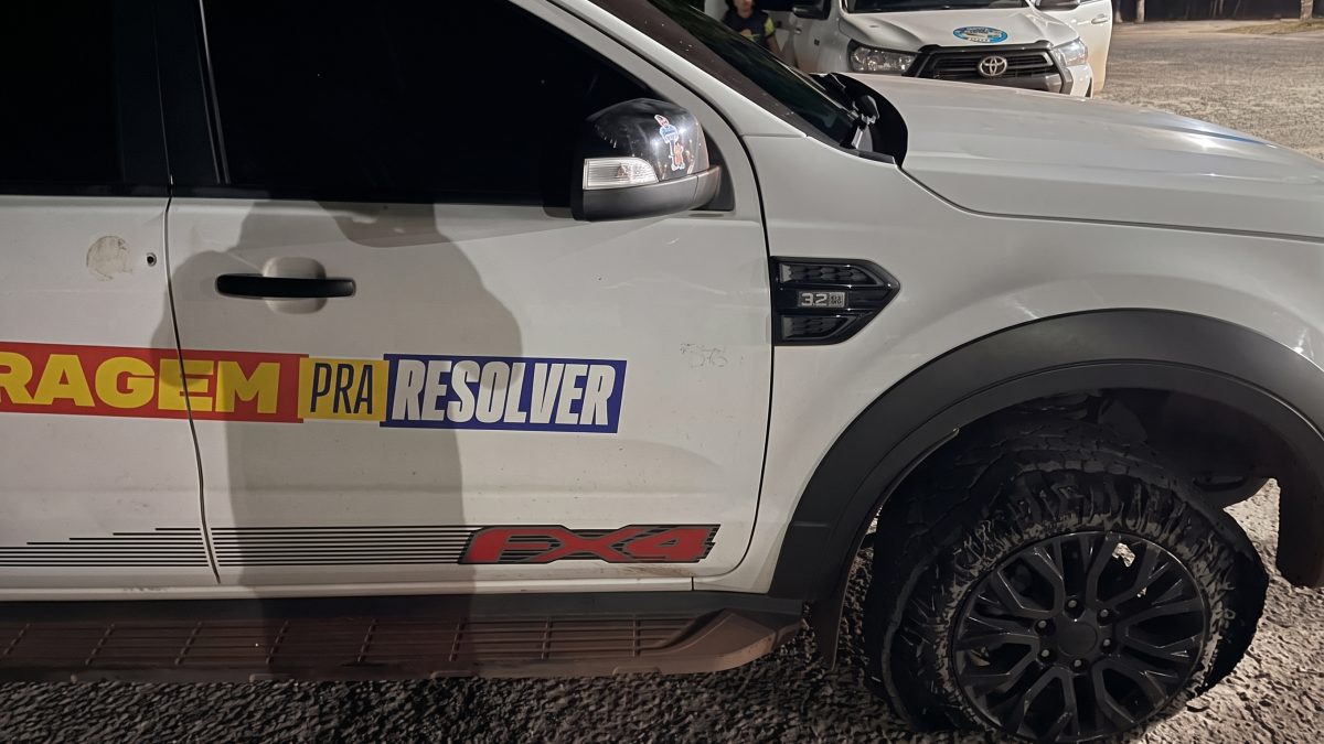 Vice-presidente da CPMI do INSS relata atentado e mostra caminhonete com marcas de tiros