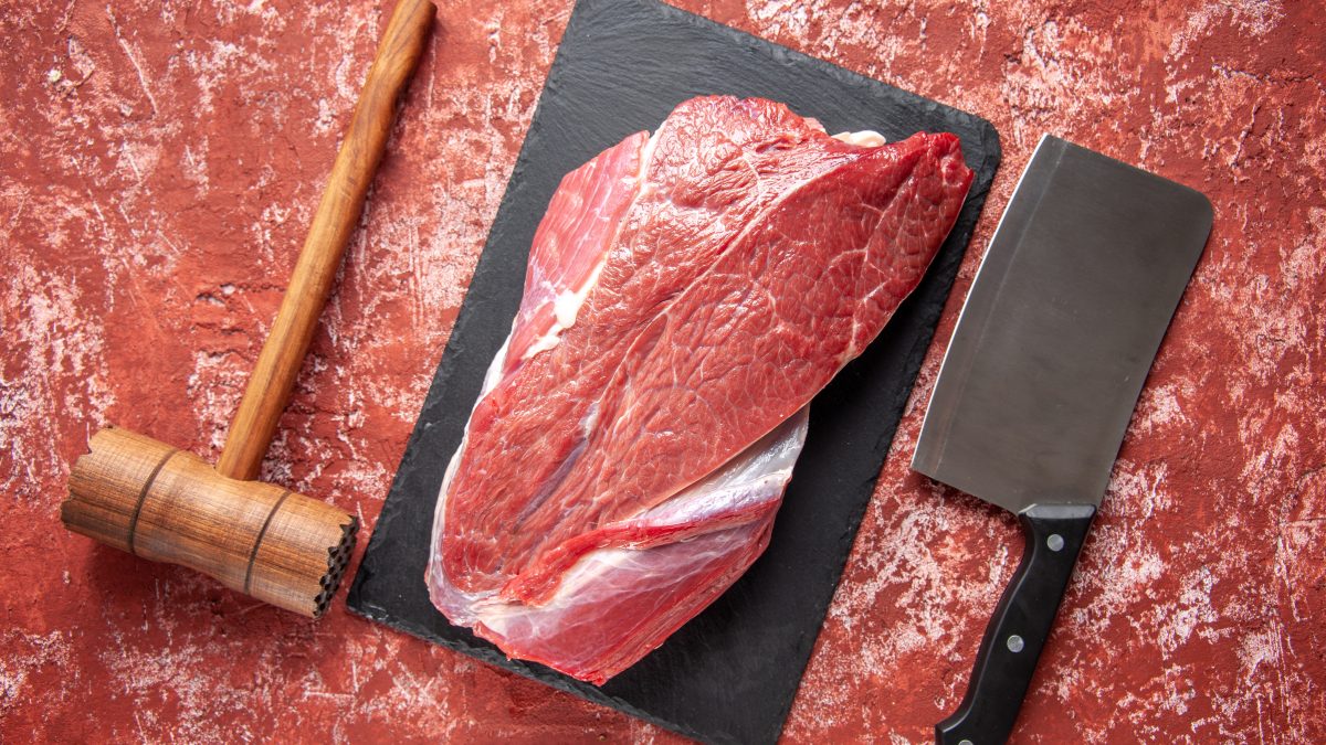 China começa a cobrar tarifa extra de 55% sobre carne brasileira após país esgotar cota de exportação