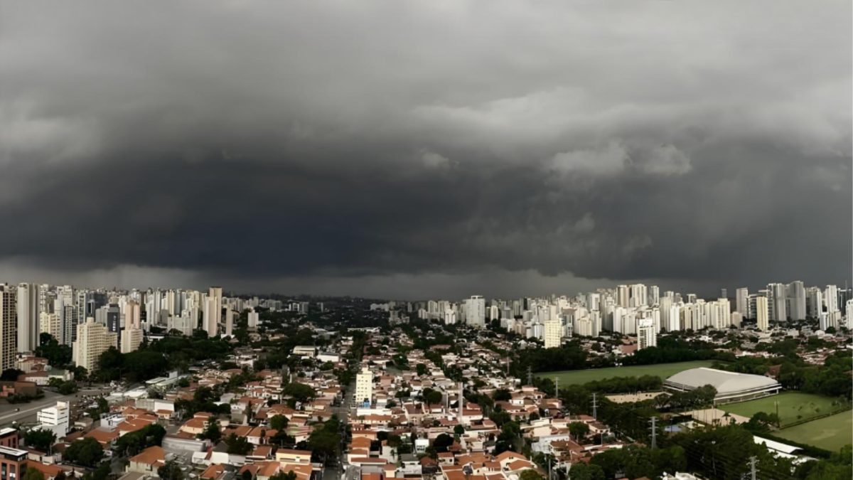 Chuva acima da média persiste em 11 estados nas próximas 72 horas, enquanto massa de ar frio derruba temperaturas no Sul; veja onde pode chover até 170 mm