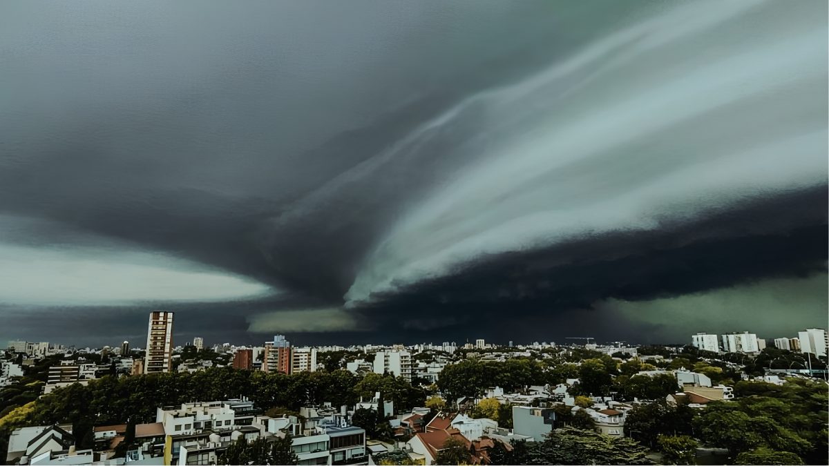 Onda de tempestades avança antes de ciclone e despeja mais de 200 mm de chuva em 3 estados; veja onde granizo e rajadas de até 100 km/h serão mais intensos