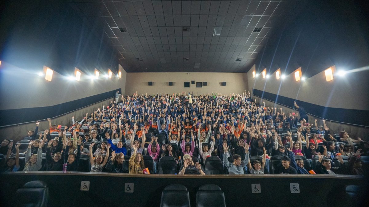 Rede de cinemas abre seção gratuita e exclusiva com direito a pipoca e suco para 3 mil crianças e adolescente em SC e no RS
