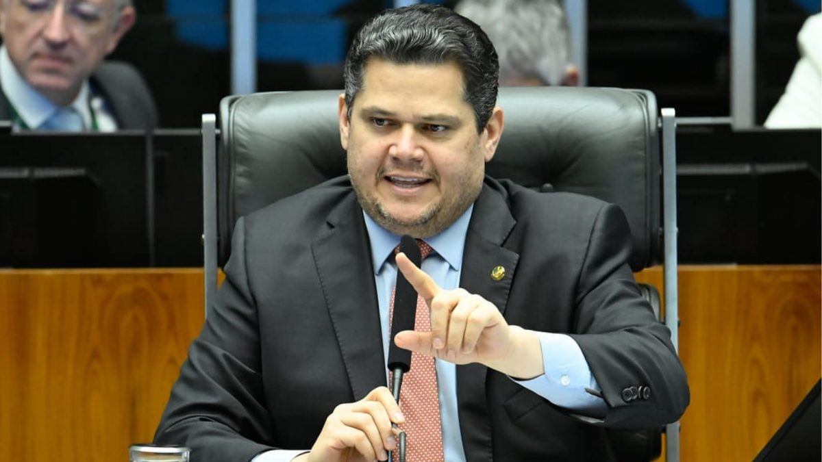 ‘Agora o culpado só é o Moraes’: Alcolumbre lembra pedido de R$ 130 milhões a Vorcaro para filme de Bolsonaro e diz que assunto foi ‘esquecido’ - QTU Questões do Universo