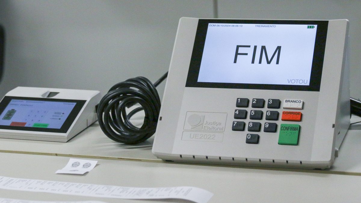 TRE-SC inicia preparação de quase 19 mil urnas em SC para as eleições de 2026