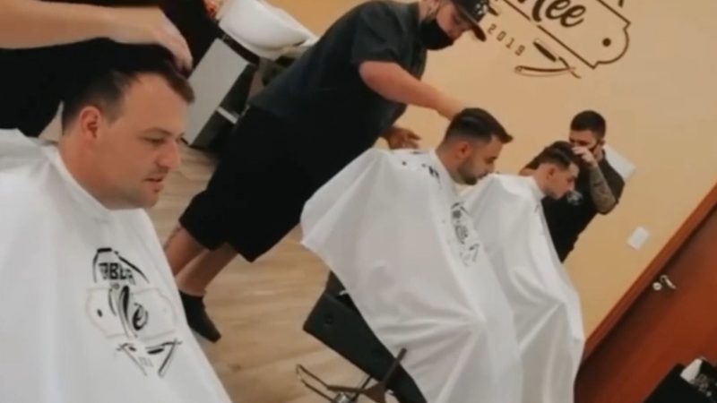 Primeira barbearia foi fundada em 2019, em Lages - Barbearia do Mêe/@barbeariadomee/Instagram