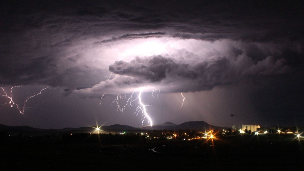 Duas frentes frias atingem o Brasil em 5 dias e podem despejar até 200 mm de chuva sobre o Centro-Sul; veja as áreas de maior risco