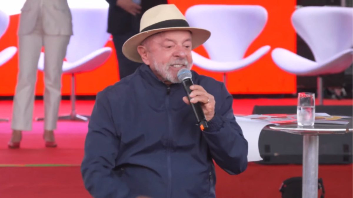 Lula chama homens de ‘folgados’, ataca machismo e diz que gestão anterior preferiu distribuir balas a livros