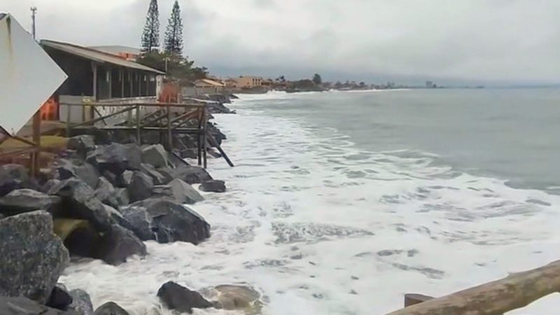 Há 40 anos comerciante vê o mar 'engolir' praia e invadir restaurante no litoral de SC 'A paisagem mudou completamente' - Reprodução/Redes sociais/ND Mais