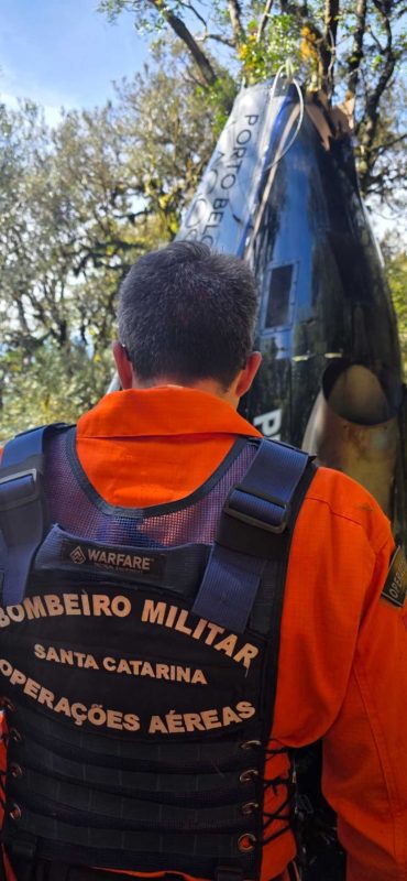 Corpo de Bombeiros chegou ao local do acidente após 3 horas de caminhada - Divulgação/CBMSC/ND Mais