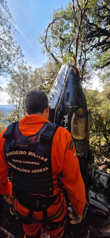 Corpo de Bombeiros chegou ao local do acidente após 3 horas de caminhada - Divulgação/CBMSC/ND Mais