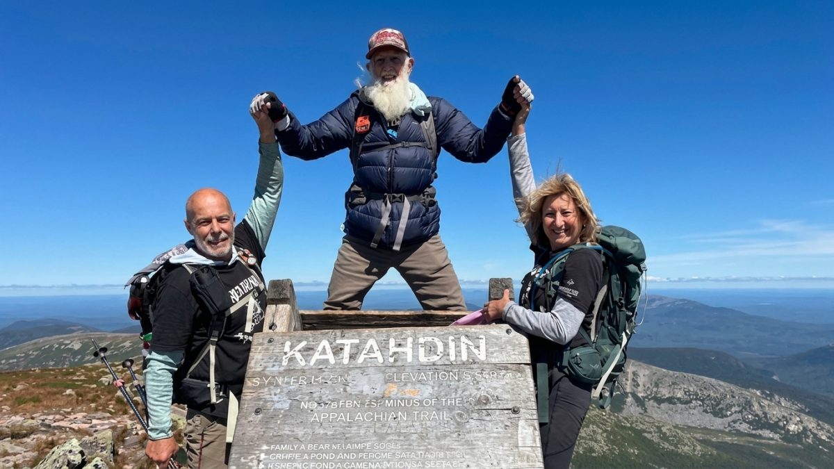 Homem de 91 anos se torna a pessoa mais velha a completar uma trilha de 3.524 km, mas caiu durante o percurso pelo menos 70 vezes; ele concluiu o desafio em menos de um ano - QTU Questões do Universo