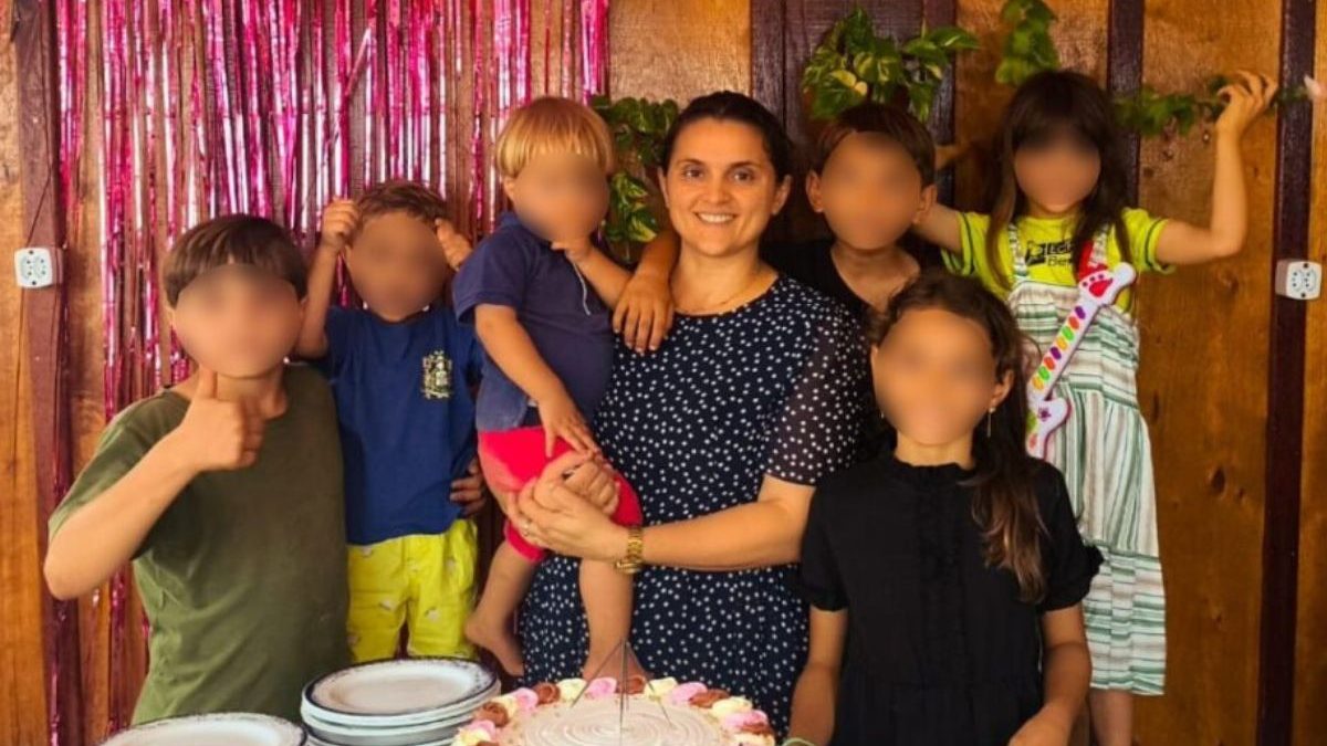 Quem é a mãe de seis filhos que teve bens bloqueados pelo STF após marido fugir por condenação no 8/1 - QTU Questões do Universo