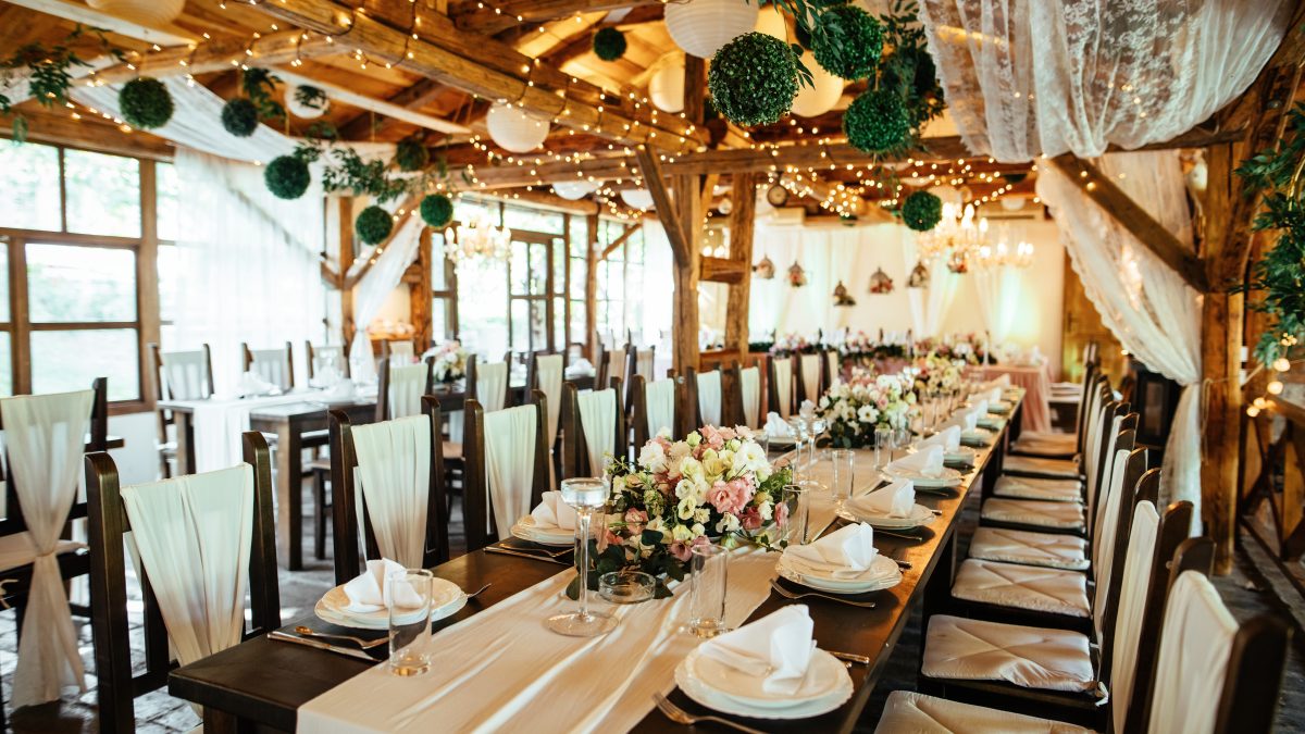 Noiva prepara festa para 50 convidados e descobre durante o próprio casamento que churrascaria cancelou a reserva, mas quando Justiça analisa o caso, empresa é condenada - Foto