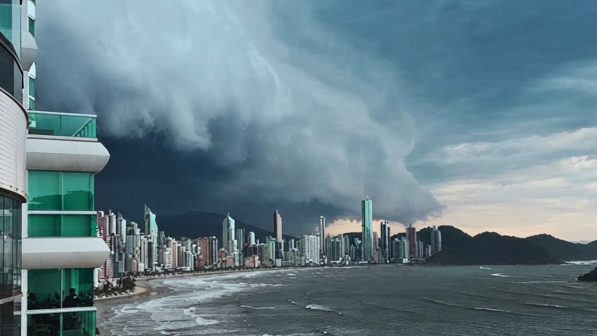 Primeiro ciclone de outubro entra no radar e Brasil terá nova sequência de tempestades; veja onde as chuvas chegam a 200 mm
