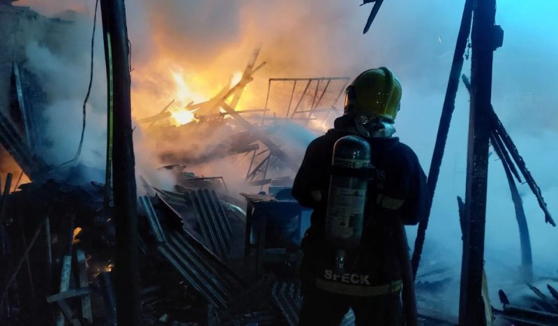Incêndio foi controlado e equipe está realizando o rescaldo. Ninguém se feriu. - Corpo de Bombeiros/Divulgação/ND Mais
