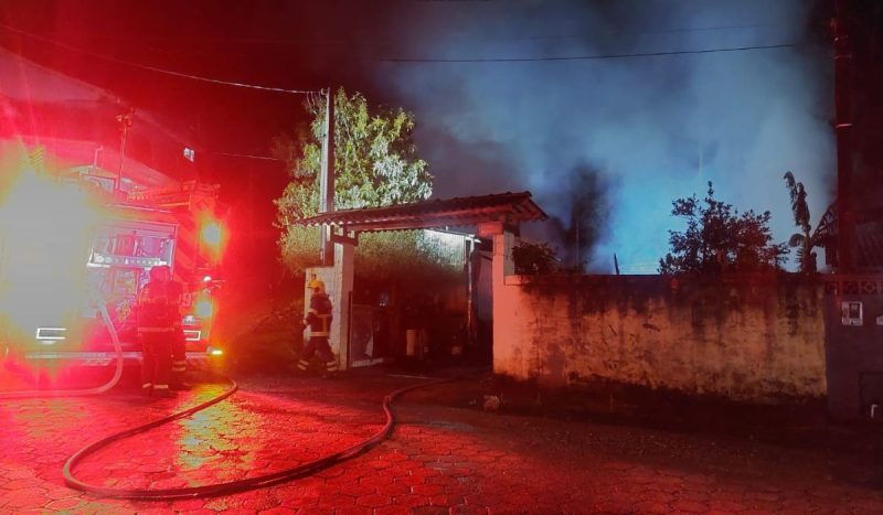 Incêndio começou por volta das 3h50 da madrugada. - Corpo de Bombeiros/Divulgação/ND Mais