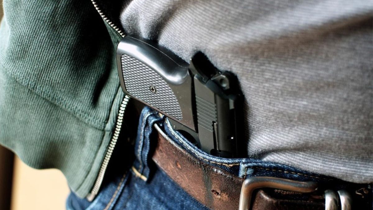 Mais de 10 profissões podem ter porte de arma após avanço na Câmara; lista inclui agentes de trânsito, advogados, fiscais e peritos
