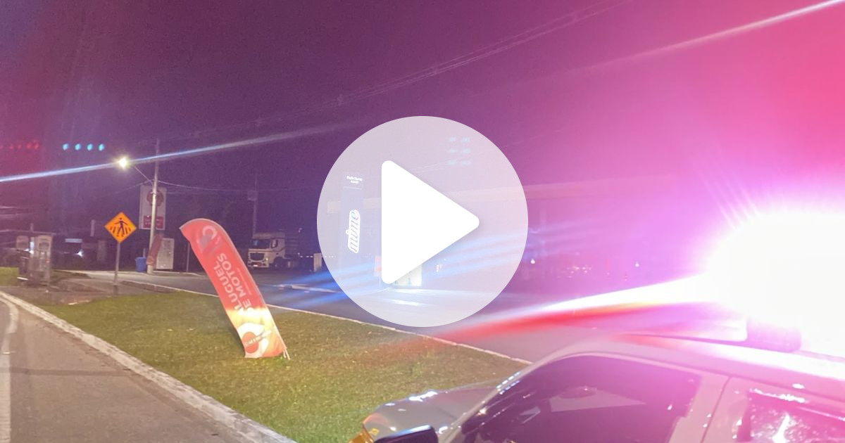 Explosão em posto de combustíveis mobiliza os bombeiros e provoca fechamento de rodovia em Florianópolis