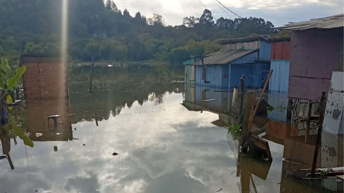 ATENÇÃO, TRÊS BARRAS! Rios chegam a 8 metros e abrigos lotam nesta quarta-feira (9)