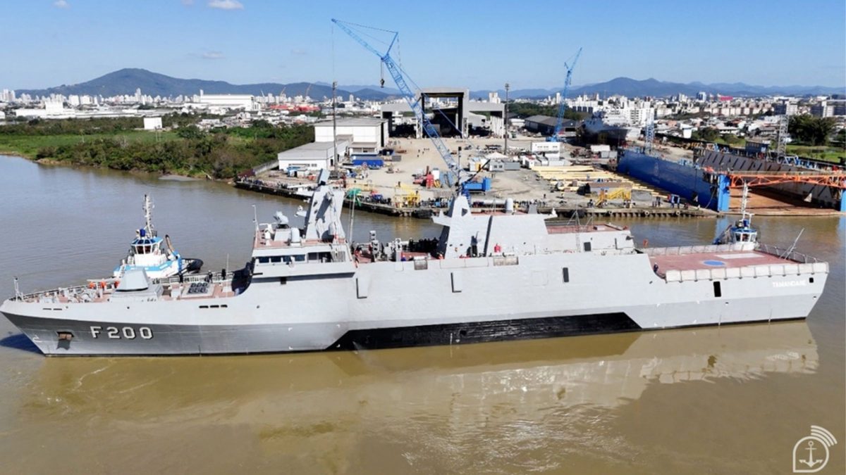 Navio de guerra gigante de 107 metros, 3.455 toneladas e com canhão que dispara 120 vezes por minuto construído em SC ganha certificação inédita