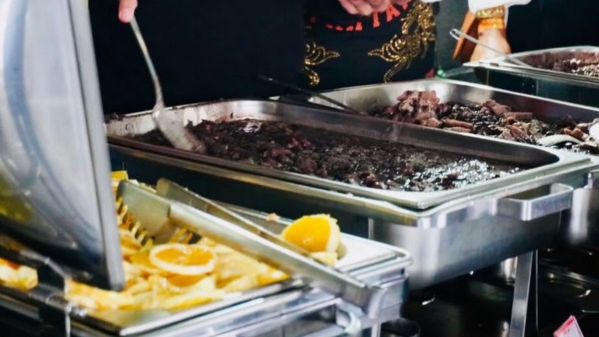 Liesf comemora 21 anos de fundação com feijoada, samba e apresentações das escolas de samba, em Florianópolis