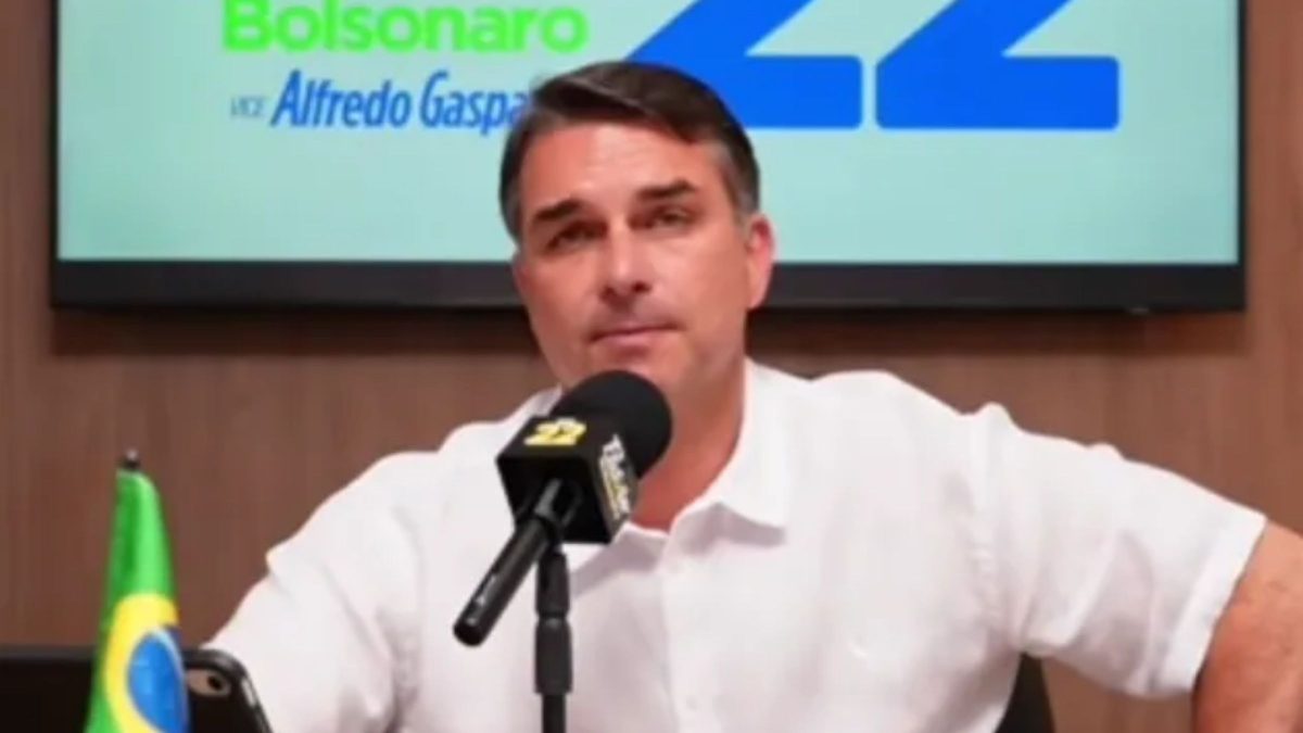Flávio Bolsonaro critica distribuição de processos no STF e pede suspensão de Caso Dark Horse